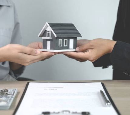 How a Real Estate Lawyer Can Safeguard Your Investment