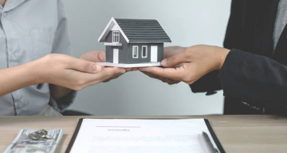 How a Real Estate Lawyer Can Safeguard Your Investment